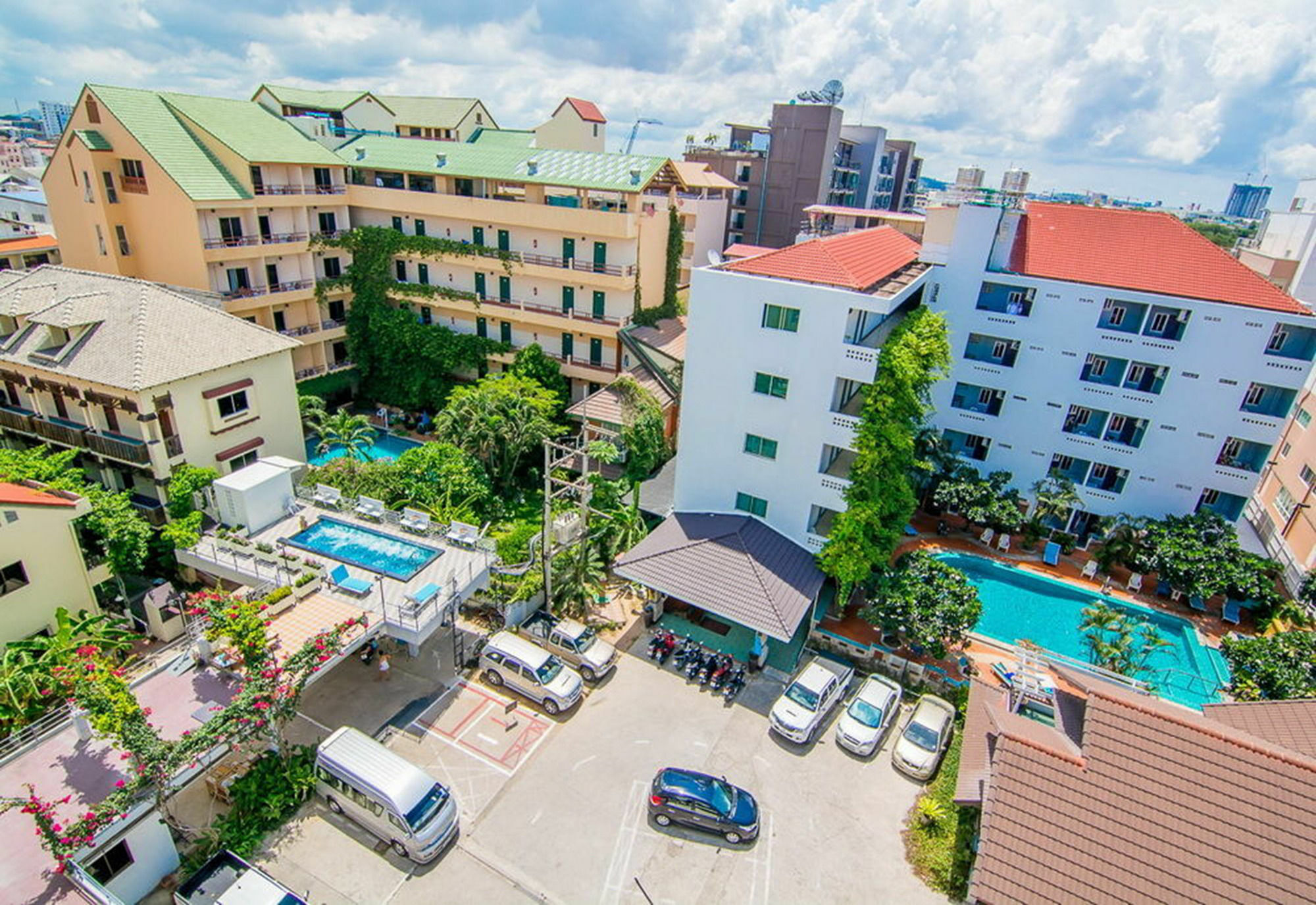 Sutus Court 5 Hotel Pattaya Eksteriør billede