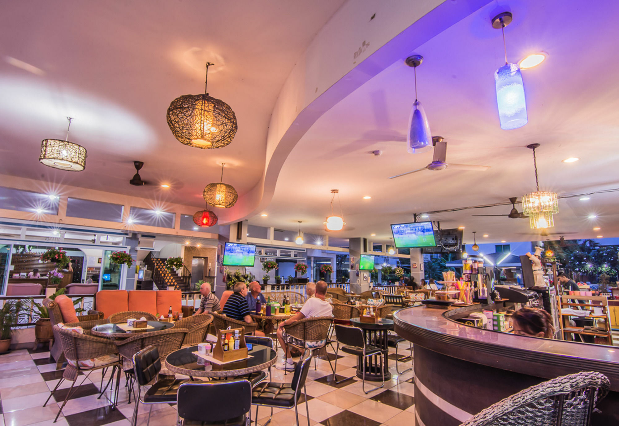 Sutus Court 5 Hotel Pattaya Eksteriør billede