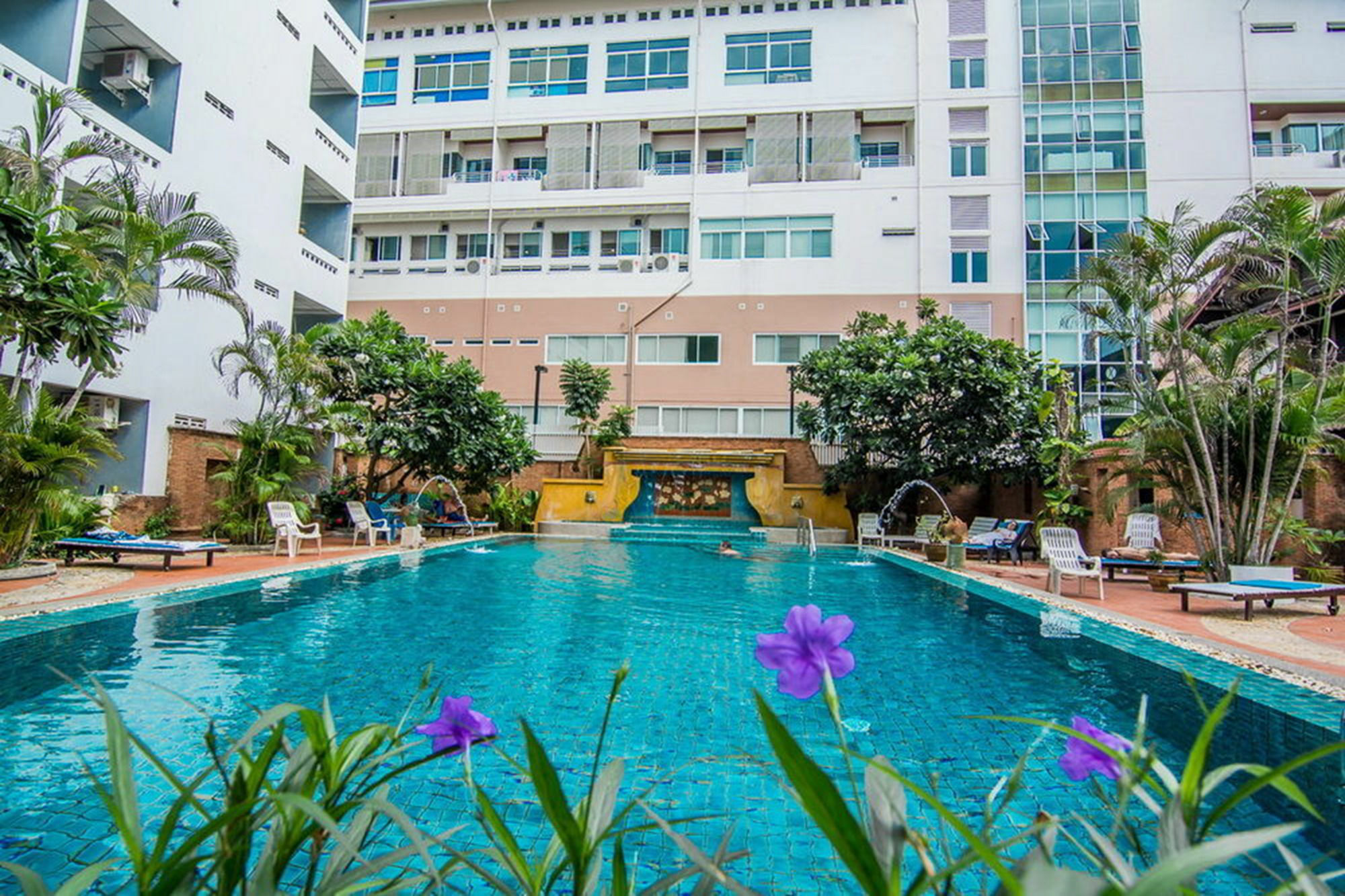 Sutus Court 5 Hotel Pattaya Eksteriør billede